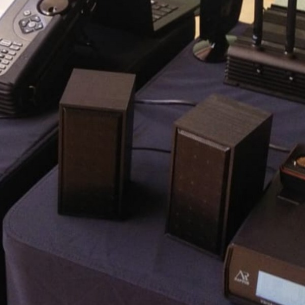 Jammer for wiretaps, voice recorders and smartphone audio systems